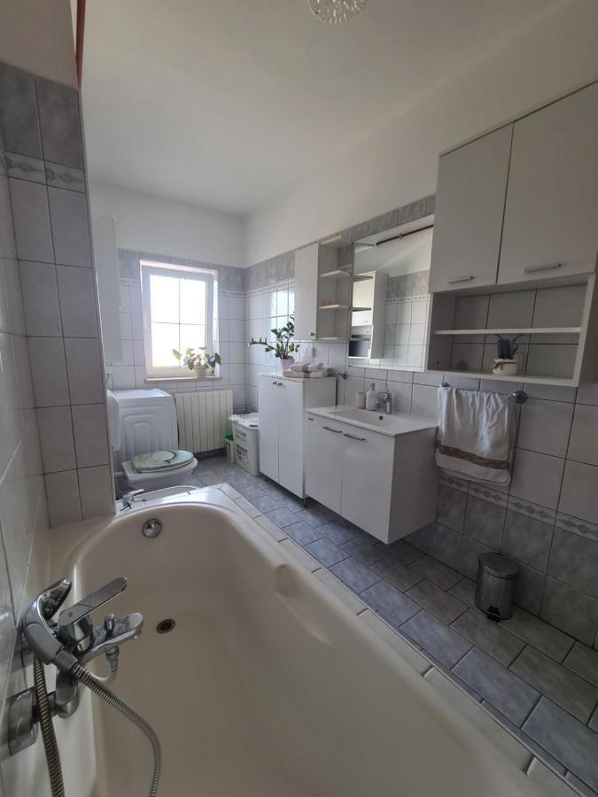 Apartmani Emily Pula Exterior foto